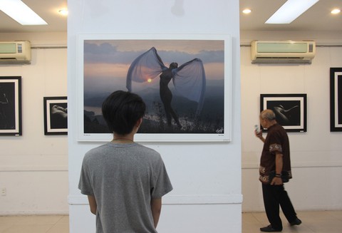 Thái Phiên: Nhiếp ảnh khoả thân đâu là hoa thơm đâu là cỏ dại? - Ảnh 2. Thái Phiên: Nhiếp ảnh khoả thân đâu là hoa thơm đâu là cỏ dại? - Ảnh 2.