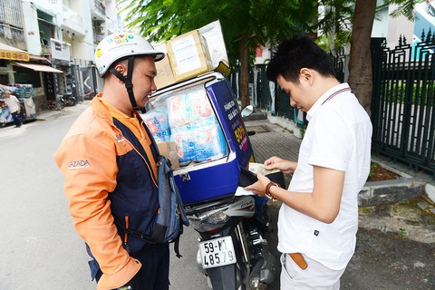 Khổ vì đổi, trả khi mua hàng online - Ảnh 1. Khổ vì đổi, trả khi mua hàng online - Ảnh 1.