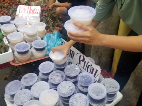 Dân Sài Gòn chi tiền triệu ăn Tết đoan Ngọ - Ảnh 5. Dân Sài Gòn chi tiền triệu ăn Tết đoan Ngọ - Ảnh 5.