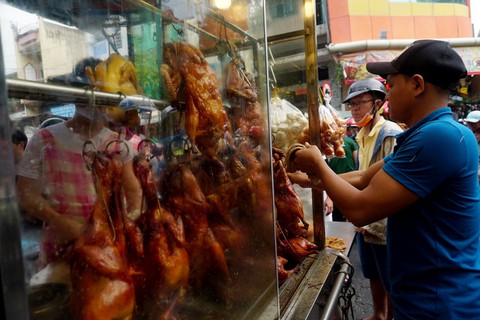 Dân Sài Gòn chi tiền triệu ăn Tết đoan Ngọ - Ảnh 2. Dân Sài Gòn chi tiền triệu ăn Tết đoan Ngọ - Ảnh 2.
