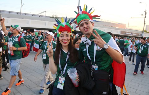 Cầu thủ Mexico ghi bàn, các bóng hồng Mexico ghi điểm - Ảnh 2. Cầu thủ Mexico ghi bàn, các bóng hồng Mexico ghi điểm - Ảnh 2.