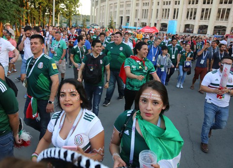 Cầu thủ Mexico ghi bàn, các bóng hồng Mexico ghi điểm - Ảnh 6. Cầu thủ Mexico ghi bàn, các bóng hồng Mexico ghi điểm - Ảnh 6.