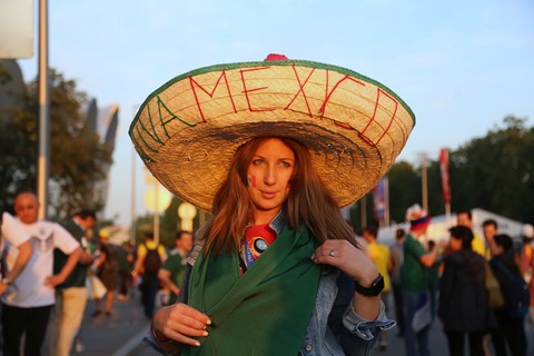 Cầu thủ Mexico ghi bàn, các bóng hồng Mexico ghi điểm - Ảnh 10. Cầu thủ Mexico ghi bàn, các bóng hồng Mexico ghi điểm - Ảnh 10.