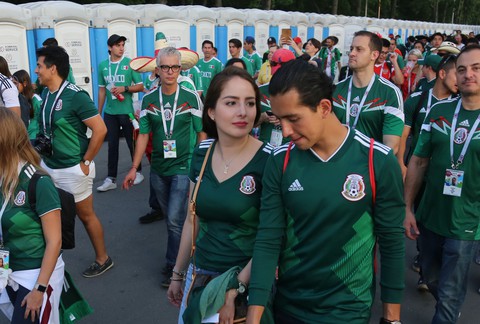 Cầu thủ Mexico ghi bàn, các bóng hồng Mexico ghi điểm - Ảnh 12. Cầu thủ Mexico ghi bàn, các bóng hồng Mexico ghi điểm - Ảnh 12.