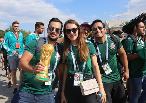 Cầu thủ Mexico ghi bàn, các bóng hồng Mexico ghi điểm - Ảnh 13. Cầu thủ Mexico ghi bàn, các bóng hồng Mexico ghi điểm - Ảnh 13.