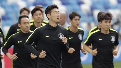 Tiền đạo Hàn Quốc chờ phép mầu tại World Cup để miễn nghĩa vụ quân sự - Ảnh 1. Tiền đạo Hàn Quốc chờ phép mầu tại World Cup để miễn nghĩa vụ quân sự - Ảnh 1.