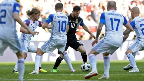 Du khách Trung Quốc bị từ chối vào sân World Cup vì mua phải vé giả - Ảnh 4. Du khách Trung Quốc bị từ chối vào sân World Cup vì mua phải vé giả - Ảnh 4.
