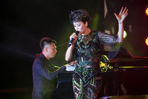 Hát giữa biển, Thu Phương sợ gió thổi bay tiếng hát - Ảnh 2. Hát giữa biển, Thu Phương sợ gió thổi bay tiếng hát - Ảnh 2.
