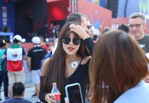 World Cup 2018 xao xuyến vì những bóng hồng châu Á - Ảnh 6. World Cup 2018 xao xuyến vì những bóng hồng châu Á - Ảnh 6.