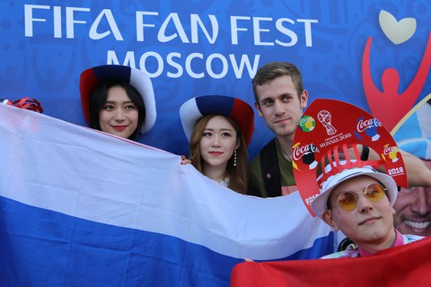 World Cup 2018 xao xuyến vì những bóng hồng châu Á - Ảnh 9. World Cup 2018 xao xuyến vì những bóng hồng châu Á - Ảnh 9.
