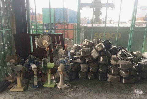 Đau đầu với hàng ngàn container phế liệu dồn ứ tại cảng TP.HCM - Ảnh 2. Đau đầu với hàng ngàn container phế liệu dồn ứ tại cảng TP.HCM - Ảnh 2.