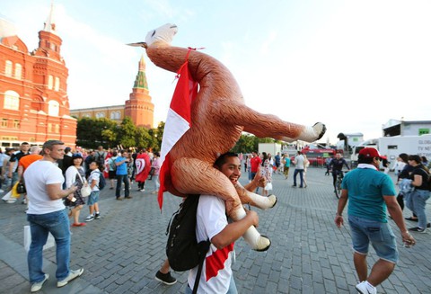 World Cup 2018: Cổ động viên chịu chơi hoành tráng - Ảnh 9. World Cup 2018: Cổ động viên chịu chơi hoành tráng - Ảnh 9.
