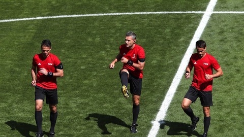 Lục tung hồ sơ trọng tài đẹp trai phạt thẻ đỏ Colombia phút thứ 3 - Ảnh 9. Lục tung hồ sơ trọng tài đẹp trai phạt thẻ đỏ Colombia phút thứ 3 - Ảnh 9.