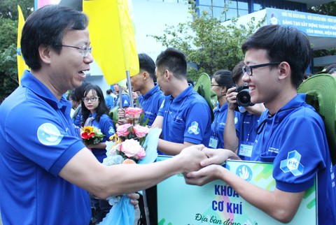 Hơn 1.000 chiến sĩ Mùa hè xanh Bách khoa ra mặt trận - Ảnh 1. Hơn 1.000 chiến sĩ Mùa hè xanh Bách khoa ra mặt trận - Ảnh 1.