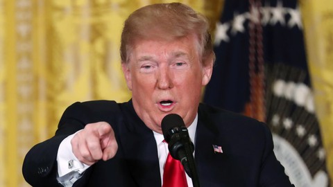 Ông Trump lại đe áp thêm thuế 200 tỉ USD với hàng Trung Quốc - Ảnh 1. Ông Trump lại đe áp thêm thuế 200 tỉ USD với hàng Trung Quốc - Ảnh 1.