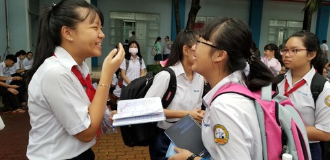 87.400 thí sinh bắt đầu thi môn đầu tiên - Ảnh 4. 87.400 thí sinh bắt đầu thi môn đầu tiên - Ảnh 4.