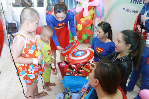 Phiên chợ 0 đồng ngày quốc tế thiếu nhi - Ảnh 1. Phiên chợ 0 đồng ngày quốc tế thiếu nhi - Ảnh 1.