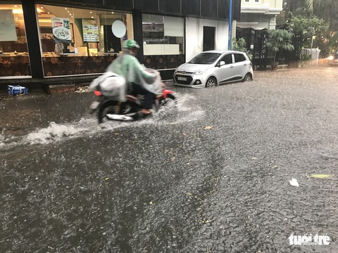 Sài Gòn giờ mưa lớn không ngập mới lạ - Ảnh 3. Sài Gòn giờ mưa lớn không ngập mới lạ - Ảnh 3.