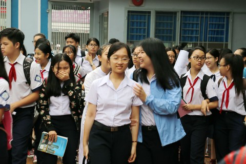 87.400 thí sinh bắt đầu thi môn đầu tiên - Ảnh 8. 87.400 thí sinh bắt đầu thi môn đầu tiên - Ảnh 8.
