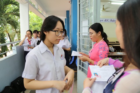 87.400 thí sinh bắt đầu thi môn đầu tiên - Ảnh 10. 87.400 thí sinh bắt đầu thi môn đầu tiên - Ảnh 10.
