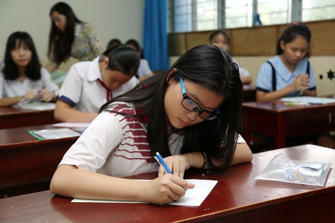 87.400 thí sinh bắt đầu thi môn đầu tiên - Ảnh 11. 87.400 thí sinh bắt đầu thi môn đầu tiên - Ảnh 11.