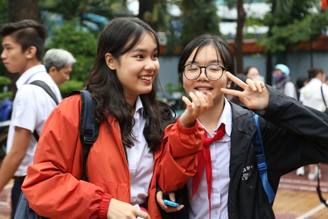 87.400 thí sinh bắt đầu thi môn đầu tiên - Ảnh 6. 87.400 thí sinh bắt đầu thi môn đầu tiên - Ảnh 6.