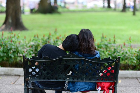 Đàn ông cũng cần... bờ vai - Ảnh 1. Đàn ông cũng cần... bờ vai - Ảnh 1.