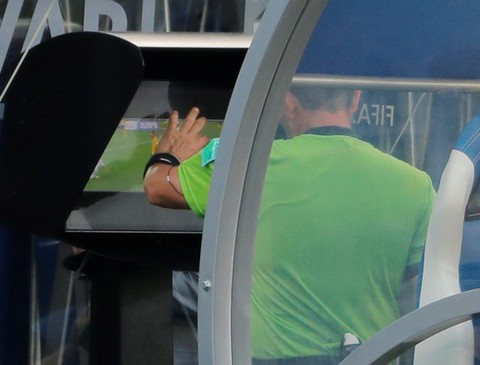 Lượt đầu World Cup 2018: VAR ghi 4 bàn, phạt 11m tăng cao - Ảnh 1. Lượt đầu World Cup 2018: VAR ghi 4 bàn, phạt 11m tăng cao - Ảnh 1.