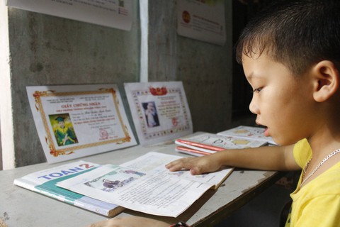 Em không được đi học vì nhà quá nghèo - Ảnh 4. Em không được đi học vì nhà quá nghèo - Ảnh 4.