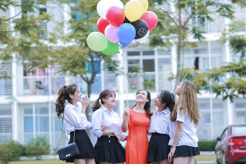 Cô giáo 9X chế lời bài hát Người hãy ôn thi đi - Ảnh 4. Cô giáo 9X chế lời bài hát Người hãy ôn thi đi - Ảnh 4.