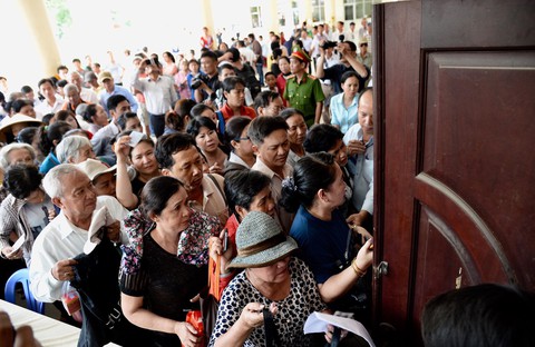 Hàng trăm cử tri Thủ Thiêm dự tiếp xúc với Bí thư Nguyễn Thiện Nhân - Ảnh 3. Hàng trăm cử tri Thủ Thiêm dự tiếp xúc với Bí thư Nguyễn Thiện Nhân - Ảnh 3.