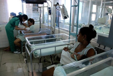 Tỷ lệ trẻ sơ sinh tử vong ở Cuba lần đầu tiên giảm xuống dưới 0,4% - Ảnh 1. Tỷ lệ trẻ sơ sinh tử vong ở Cuba lần đầu tiên giảm xuống dưới 0,4% - Ảnh 1.
