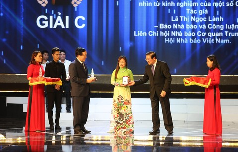 Đường đi của cát Việt của Tuổi Trẻ nhận Giải A Báo chí Quốc gia - Ảnh 2. Đường đi của cát Việt của Tuổi Trẻ nhận Giải A Báo chí Quốc gia - Ảnh 2.