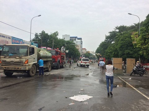 Chợ Sóc Sơn ở Hà Nội bị thiêu rụi sau cháy lớn - Ảnh 6. Chợ Sóc Sơn ở Hà Nội bị thiêu rụi sau cháy lớn - Ảnh 6.