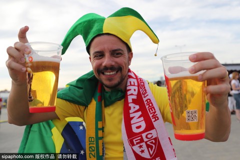 World Cup 2018 làm thủ đô Nga khủng hoảng vì… thiếu bia - Ảnh 2. World Cup 2018 làm thủ đô Nga khủng hoảng vì… thiếu bia - Ảnh 2.