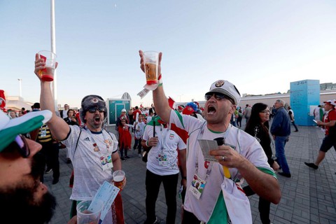 World Cup 2018 làm thủ đô Nga khủng hoảng vì… thiếu bia - Ảnh 3. World Cup 2018 làm thủ đô Nga khủng hoảng vì… thiếu bia - Ảnh 3.