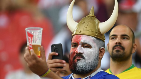 World Cup 2018 làm thủ đô Nga khủng hoảng vì… thiếu bia - Ảnh 4. World Cup 2018 làm thủ đô Nga khủng hoảng vì… thiếu bia - Ảnh 4.