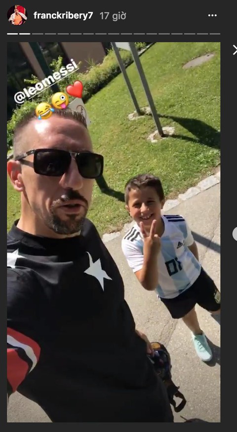 Cantona ghẹo tóc Neymar, Terry đi hát giữa mùa World Cup - Ảnh 7. Cantona ghẹo tóc Neymar, Terry đi hát giữa mùa World Cup - Ảnh 7.