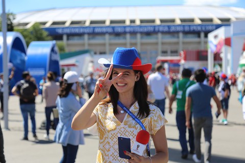 Quá xinh đẹp, nhiều nữ phóng viên khó tác nghiệp ở World Cup 2018 - Ảnh 4. Quá xinh đẹp, nhiều nữ phóng viên khó tác nghiệp ở World Cup 2018 - Ảnh 4.