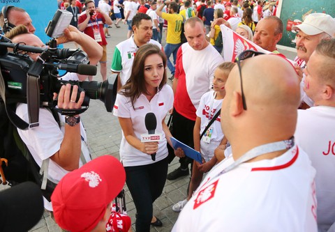 Quá xinh đẹp, nhiều nữ phóng viên khó tác nghiệp ở World Cup 2018 - Ảnh 2. Quá xinh đẹp, nhiều nữ phóng viên khó tác nghiệp ở World Cup 2018 - Ảnh 2.
