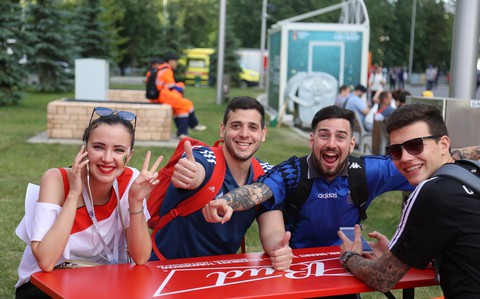 Quá xinh đẹp, nhiều nữ phóng viên khó tác nghiệp ở World Cup 2018 - Ảnh 1. Quá xinh đẹp, nhiều nữ phóng viên khó tác nghiệp ở World Cup 2018 - Ảnh 1.