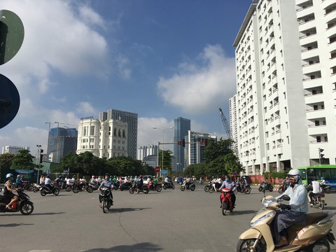Miền Bắc chính thức vào đợt nóng gay gắt nhất mùa hè - Ảnh 1. Miền Bắc chính thức vào đợt nóng gay gắt nhất mùa hè - Ảnh 1.