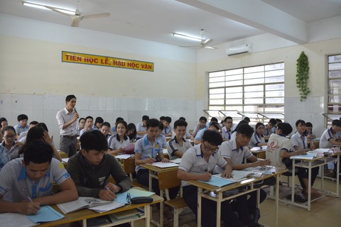 Công an áp tải đề thi ra Côn Đảo bằng máy bay - Ảnh 1. Công an áp tải đề thi ra Côn Đảo bằng máy bay - Ảnh 1.
