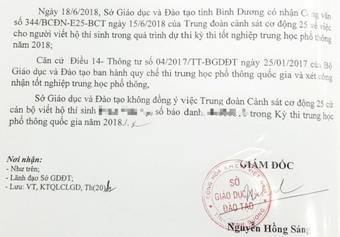 Thí sinh bị thương không viết được, phải chờ bộ hướng dẫn? - Ảnh 1. Thí sinh bị thương không viết được, phải chờ bộ hướng dẫn? - Ảnh 1.