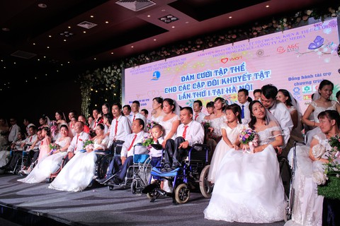 Giấc mơ có thật của 39 cặp đôi khuyết tật - Ảnh 2. Giấc mơ có thật của 39 cặp đôi khuyết tật - Ảnh 2.