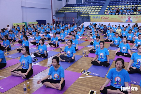 Đa dạng lứa tuổi tham gia Ngày Quốc tế Yoga ở TP.HCM - Ảnh 1. Đa dạng lứa tuổi tham gia Ngày Quốc tế Yoga ở TP.HCM - Ảnh 1.