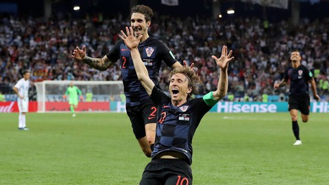 Fan Argentina nhổ nước bọt, đánh hội đồng fan Croatia để trút giận - Ảnh 2. Fan Argentina nhổ nước bọt, đánh hội đồng fan Croatia để trút giận - Ảnh 2.