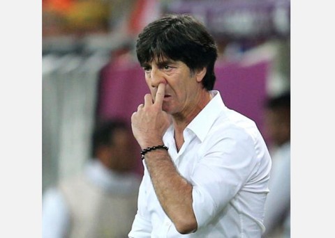 Joachim Low được khuyên chỉnh đốn tác phong - Ảnh 3. Joachim Low được khuyên chỉnh đốn tác phong - Ảnh 3.