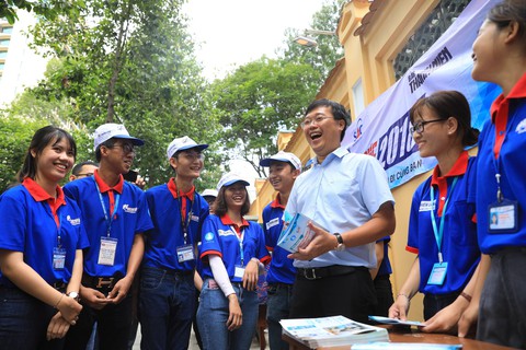 Hàng ngàn sinh viên tình nguyện sẵn sàng hỗ trợ sĩ tử - Ảnh 1. Hàng ngàn sinh viên tình nguyện sẵn sàng hỗ trợ sĩ tử - Ảnh 1.