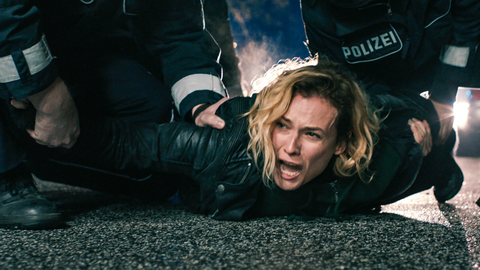 In the Fade: Cái kết của sự cuồng tín và thù hận - Ảnh 4. In the Fade: Cái kết của sự cuồng tín và thù hận - Ảnh 4.